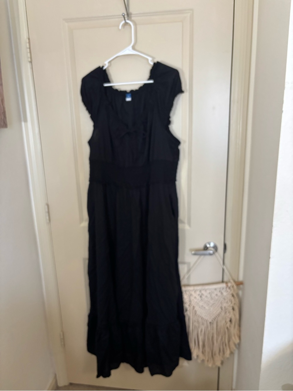 Black Women's Sleeveless Maxi Dress - Elegant Everyday Style